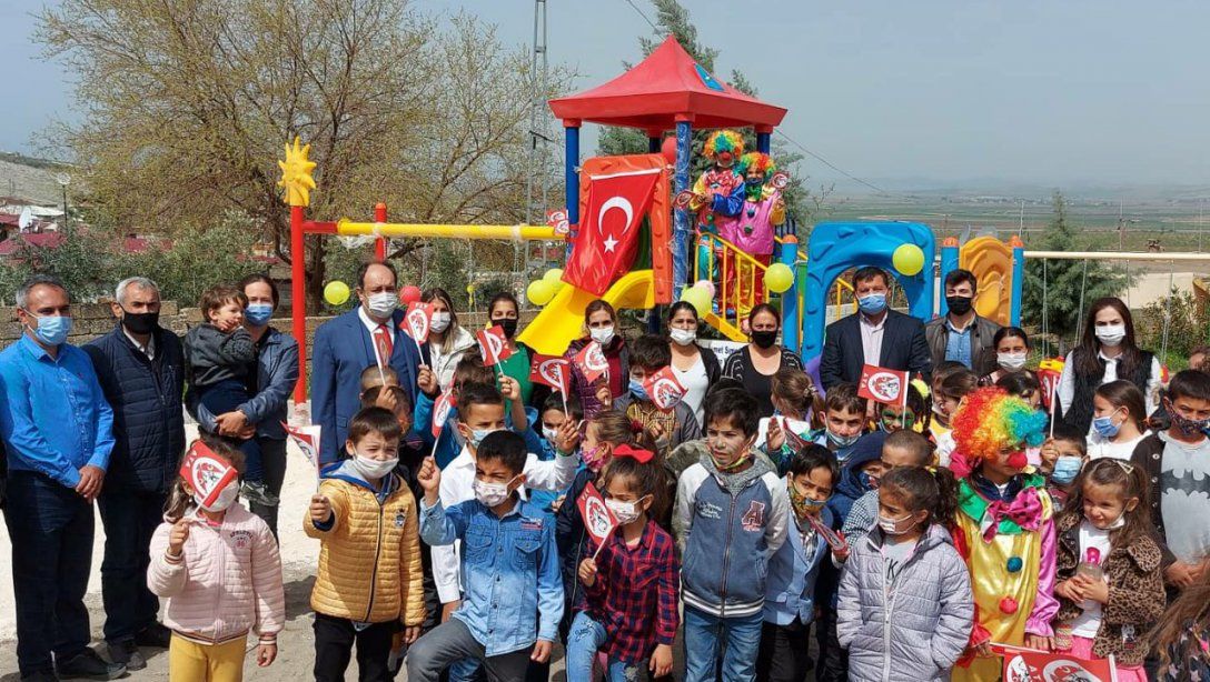 Çöçelli İlkokulumuza Hayırsever Bir Vatandaş Tarafından Oyun Parkı Yapıldı